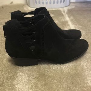 Short boots perfect for fall! Never worn, brand new!